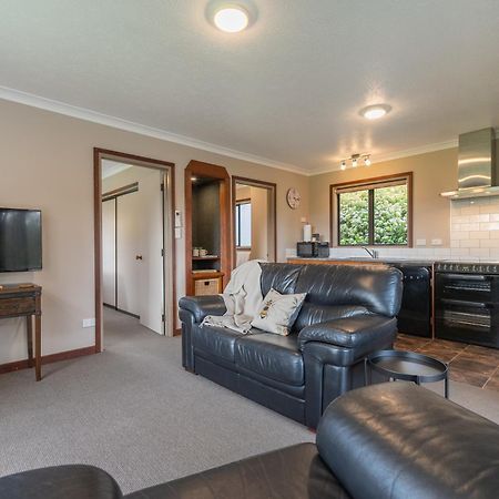 Te Anau Cottage ภายนอก รูปภาพ