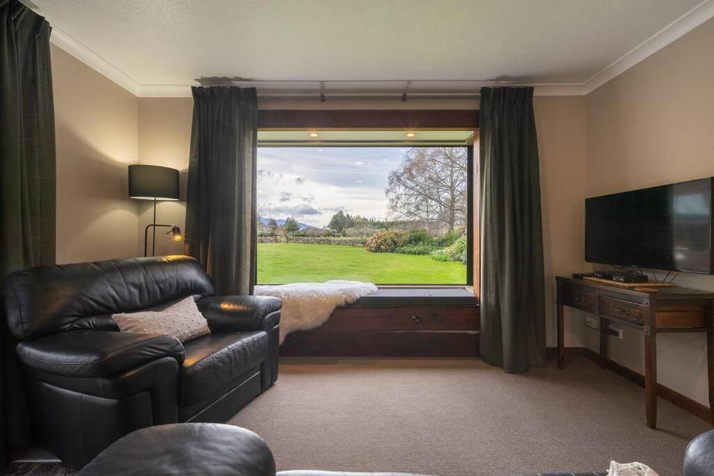 Te Anau Cottage ภายนอก รูปภาพ