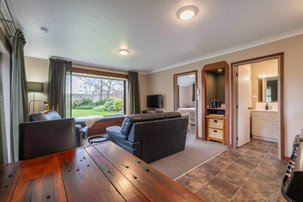 Te Anau Cottage ภายนอก รูปภาพ