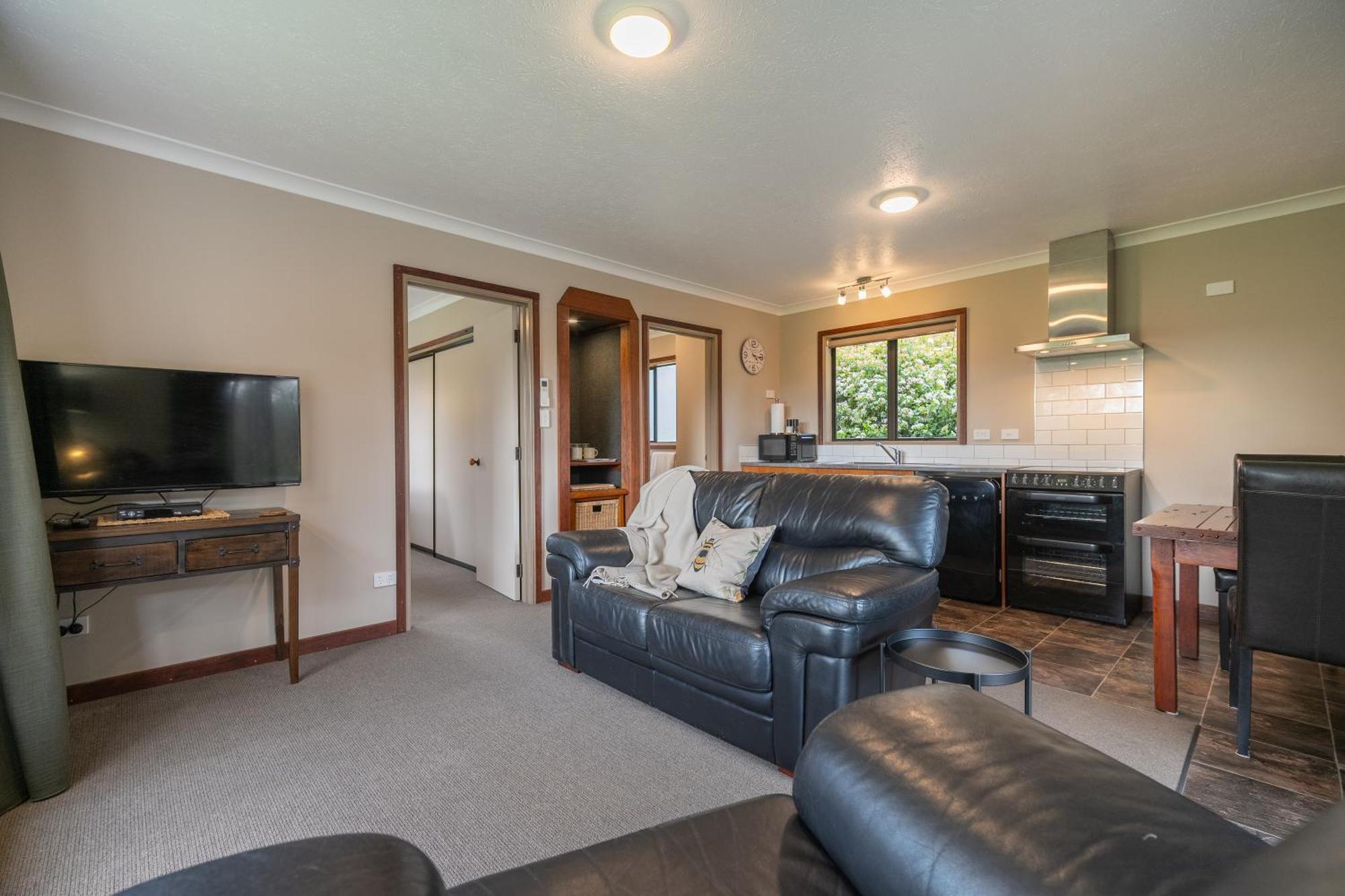 Te Anau Cottage ภายนอก รูปภาพ